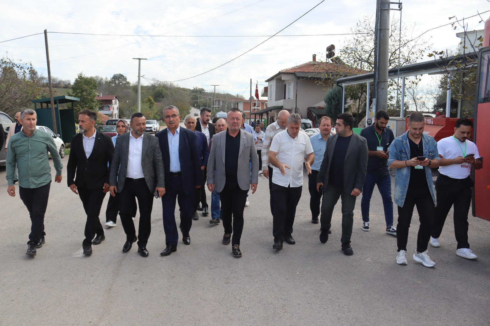 İzmit Belediyesinin son durağı Akmeşe Sultaniye ve Erenler Mahallesi oldu (1)