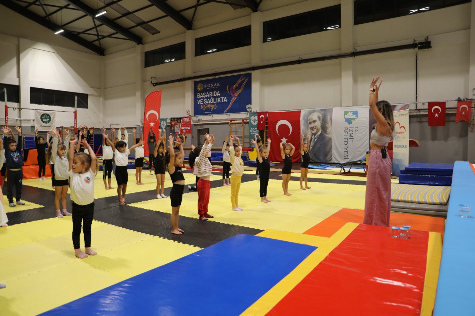 Nefes Al İzmit Çocuk Yogası etkinliğinde miniklerin özgüven gelişimi desteklendi (1)