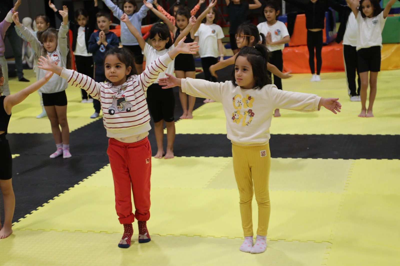 Nefes Al İzmit Çocuk Yogası etkinliğinde miniklerin özgüven gelişimi desteklendi (3)