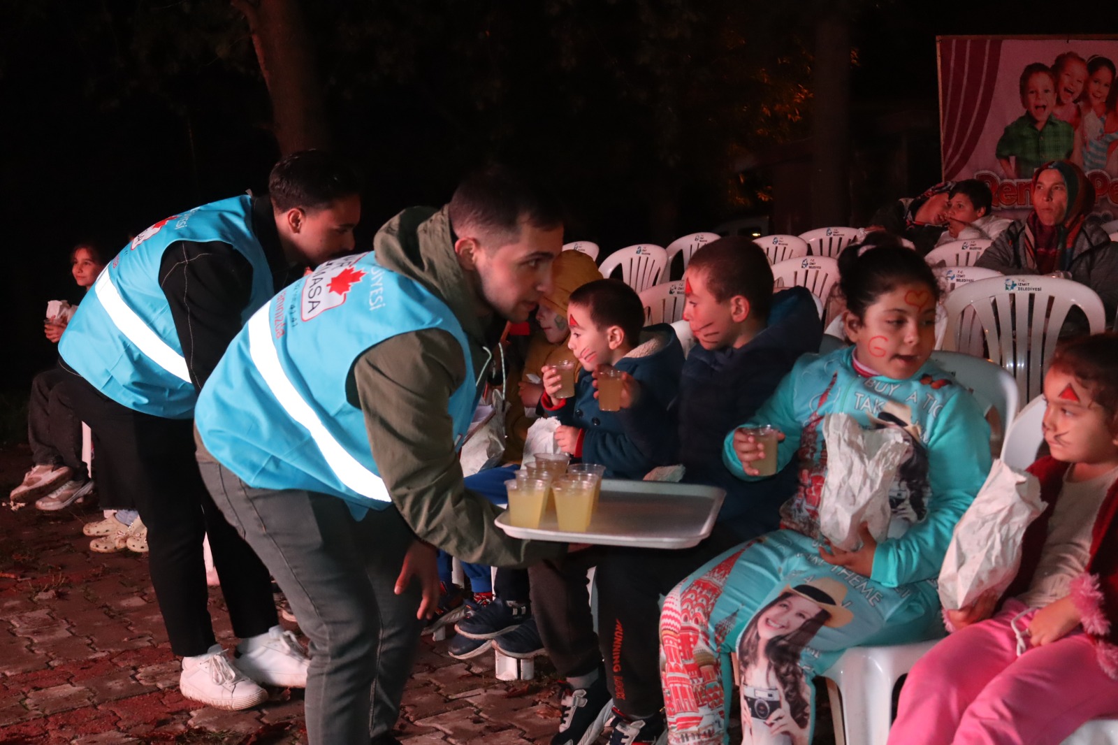 `Renkli Perde Çocuk Sinema Geceleri' Süverlerde devam etti (10)