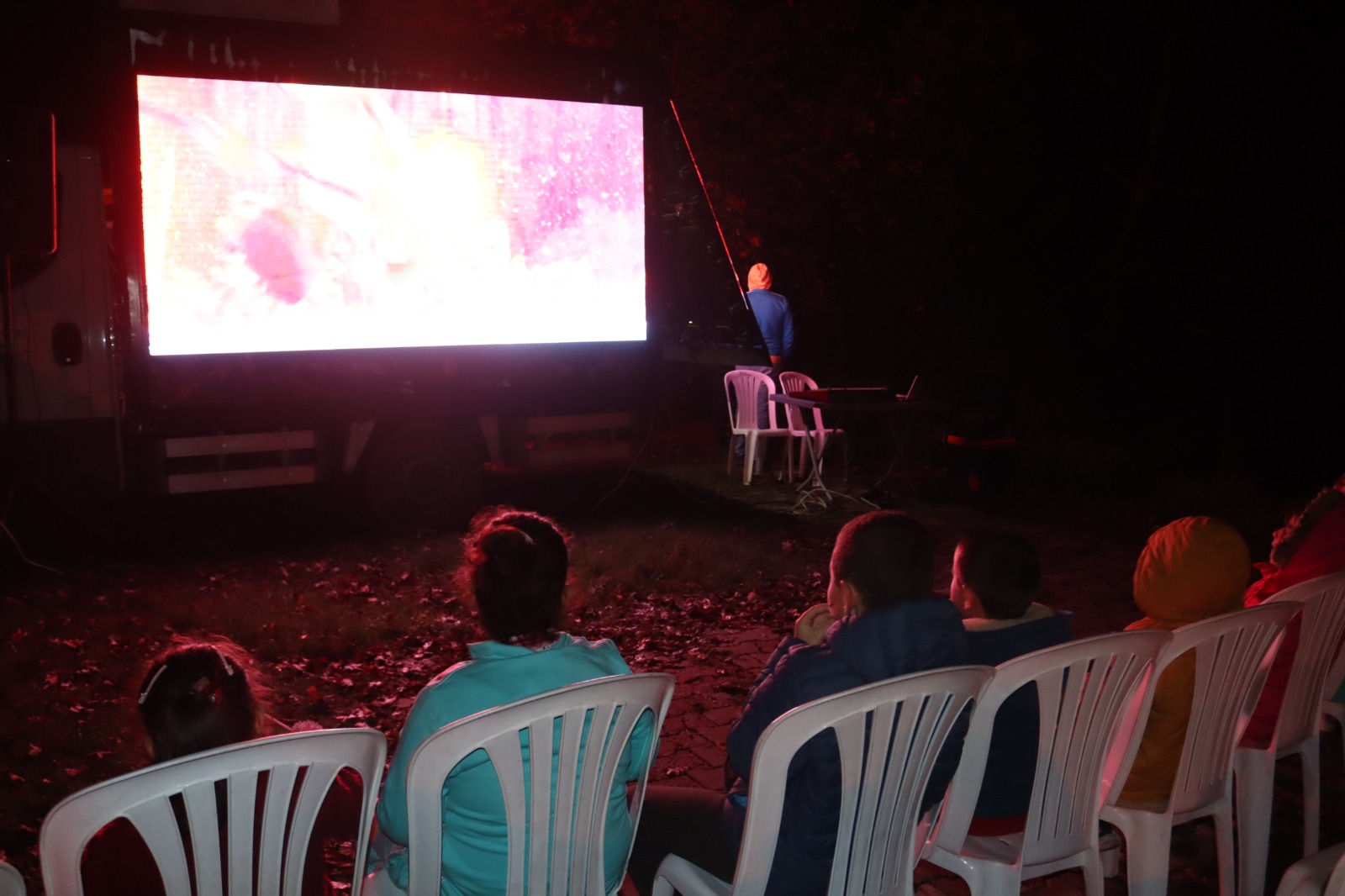 `Renkli Perde Çocuk Sinema Geceleri' Süverlerde devam etti (11)