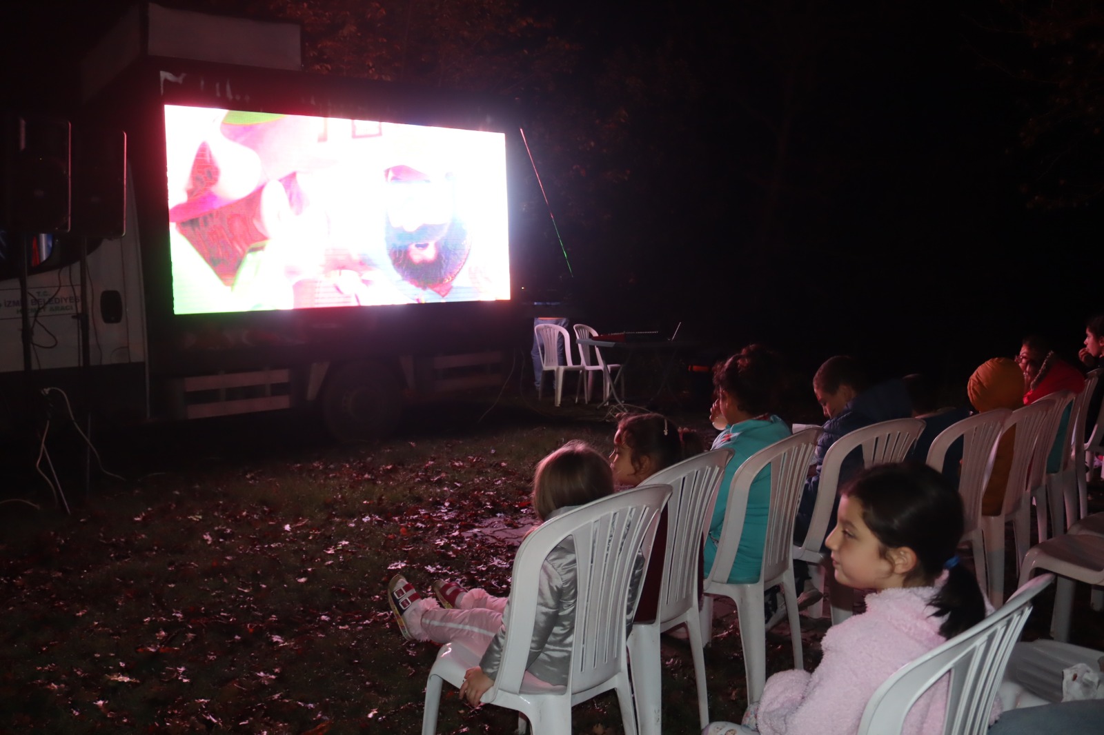 `Renkli Perde Çocuk Sinema Geceleri' Süverlerde devam etti (3)