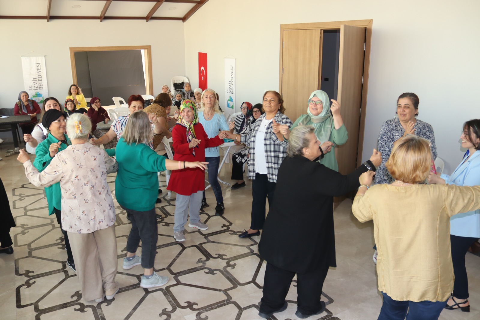 Yaşlı bireyler kendi günlerinde doyasıya eğlendi (1)