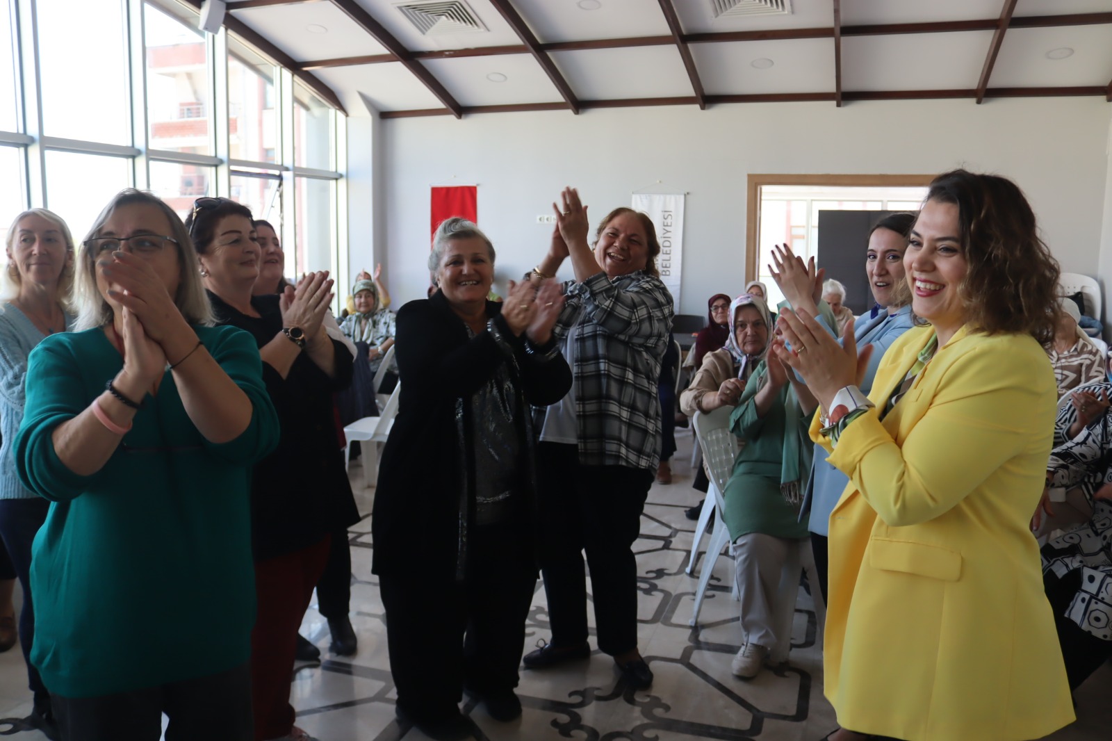 Yaşlı bireyler kendi günlerinde doyasıya eğlendi (6)