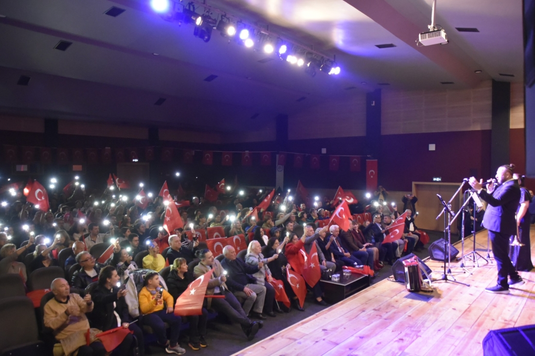 101'nci yilda Karadeniz Eregli'de Izmit Belediyesi Kent Orkestrasi rüzgari (2)