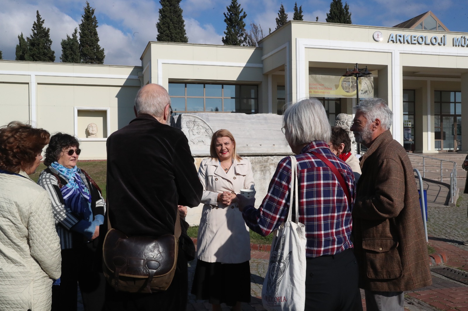 Baskan Hürriyet tarihçi akademisyenlerle bulustu (7)