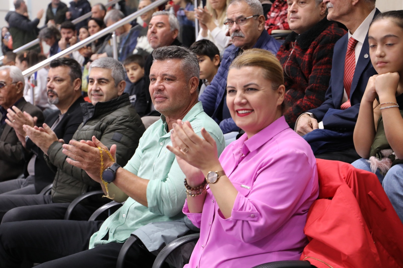 Baskan Hürriyet ve Saran Kocaeli Voleybol Maçini birlikte izledi (7)