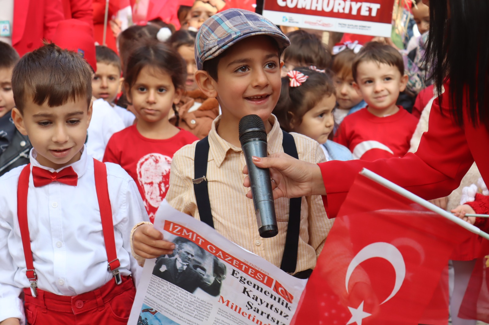 Çinar Çocuk Evi miniklerinden Cumhuriyet coskusuna anlamli bir kortej (7)