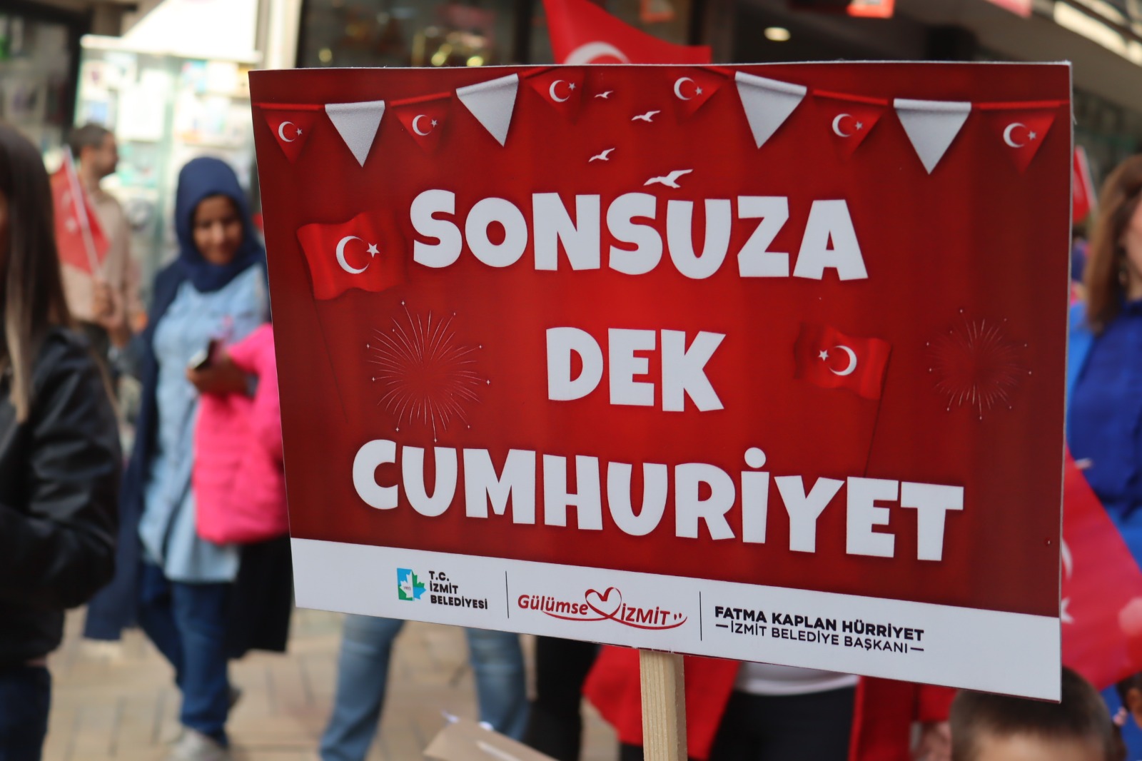 Çinar Çocuk Evi miniklerinden Cumhuriyet coskusuna anlamli bir kortej (8)