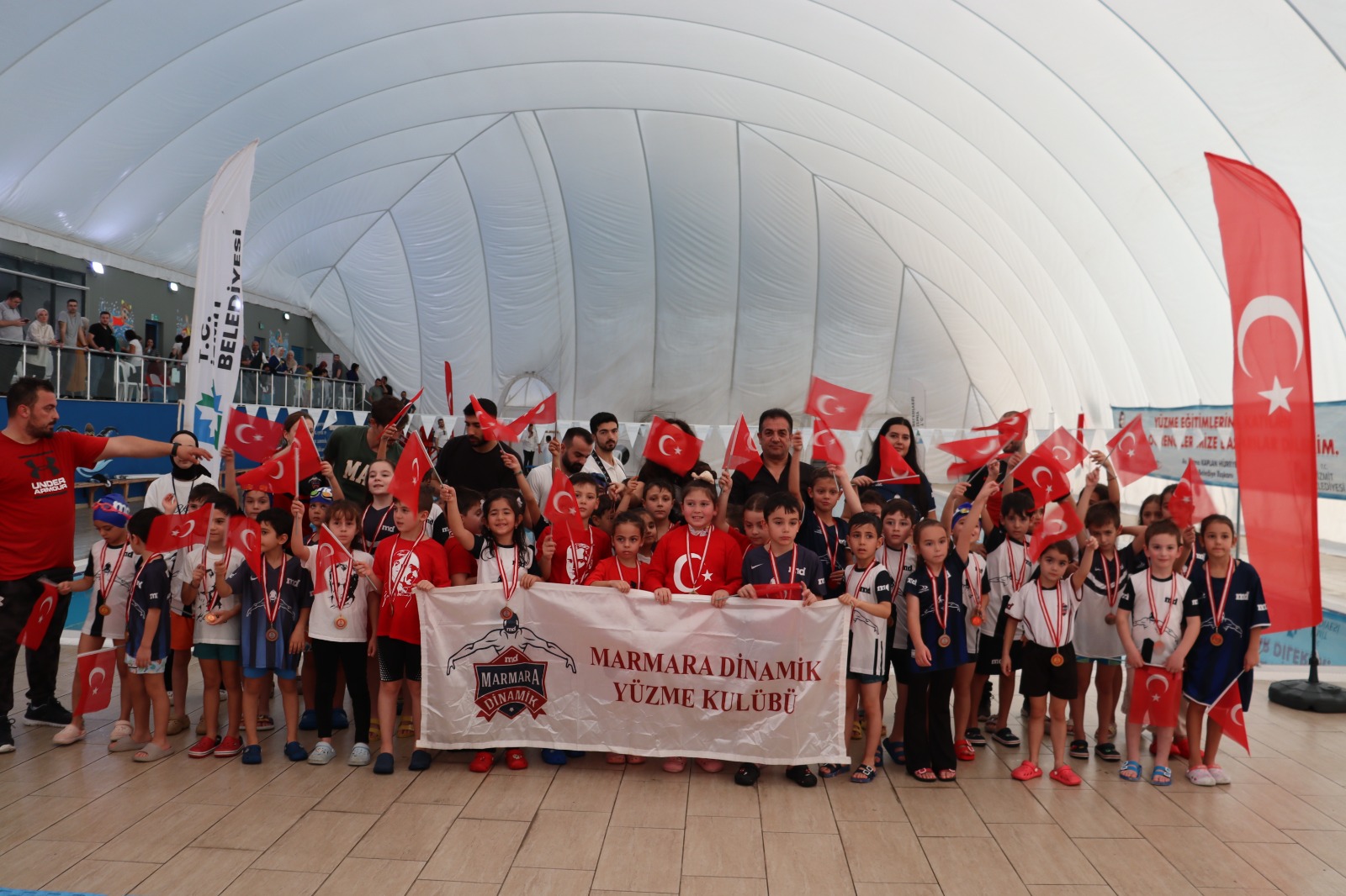 Cumhuriyet Bayramı Yüzme Yarışları büyük heyecana sahne oldu (14)