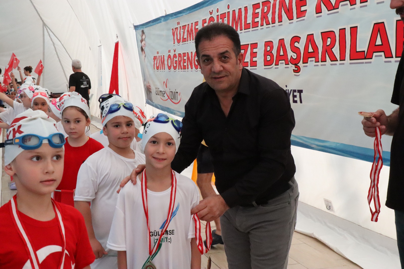 Cumhuriyet Bayramı Yüzme Yarışları büyük heyecana sahne oldu (7)