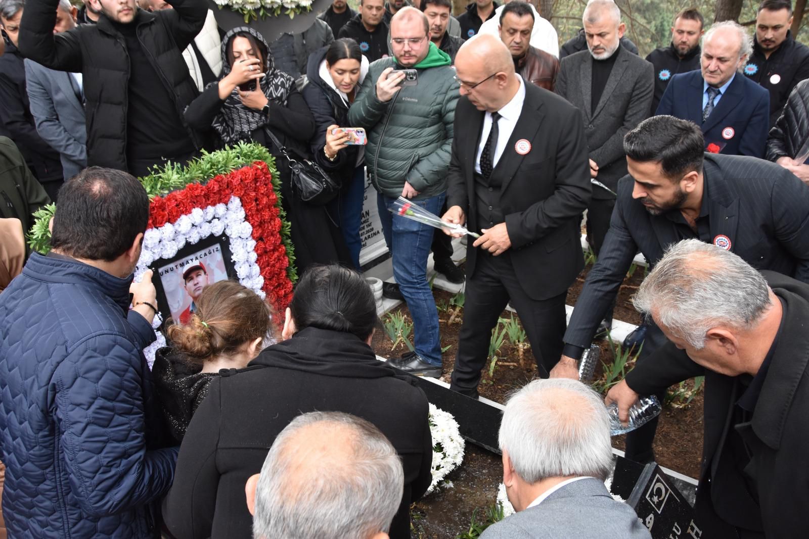 Erdem Arcan, Karacan ailesinin acisini paylasti (5)