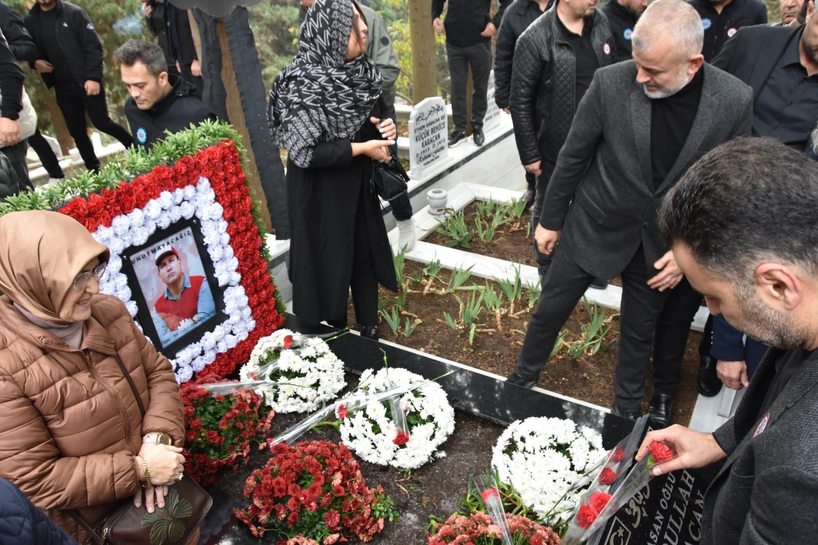 Erdem Arcan, Karacan ailesinin acisini paylasti (7)