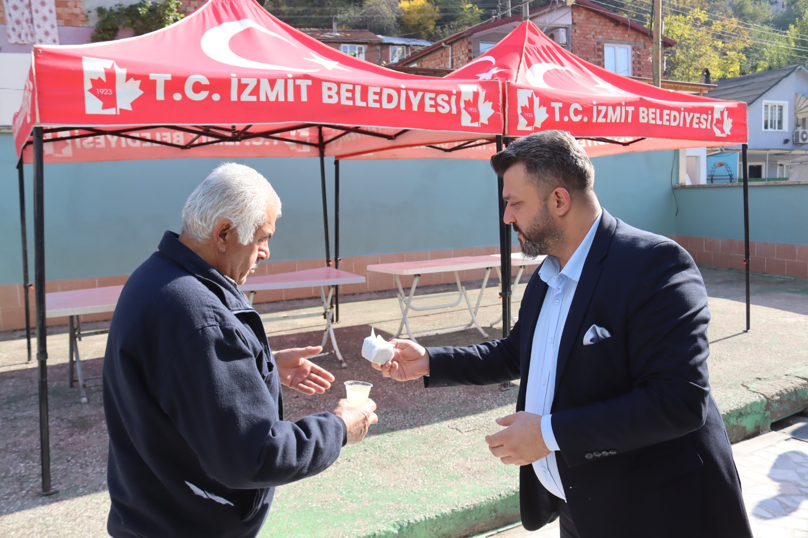 İzmit Belediyesi, Cuma Namazı sonrası Hacı Selahattin Camii cemaati ile buluştu (2)