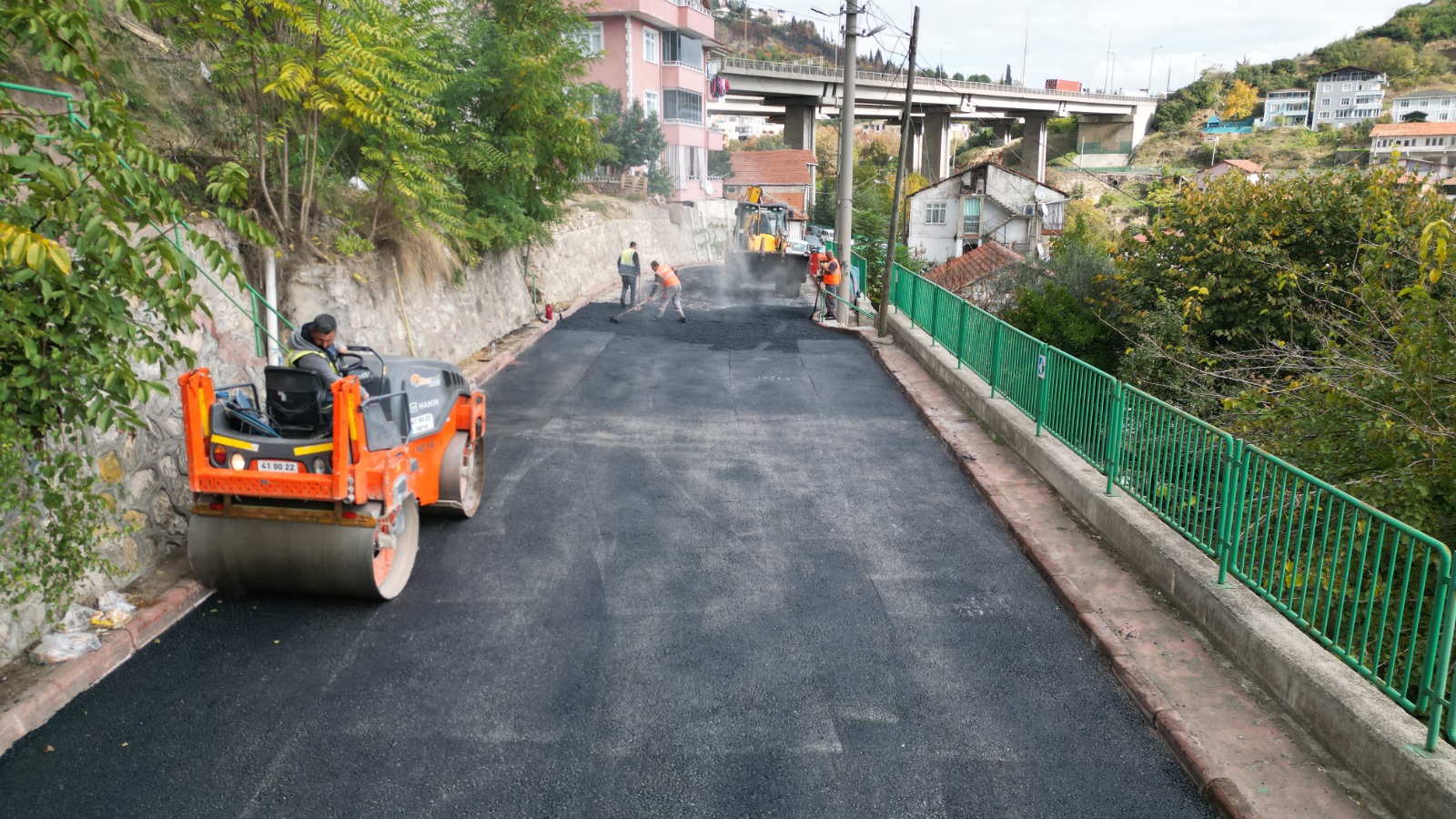 Izmit Belediyesi Koçal Sokak'ta ulasim konforunu arttiriyor (1)