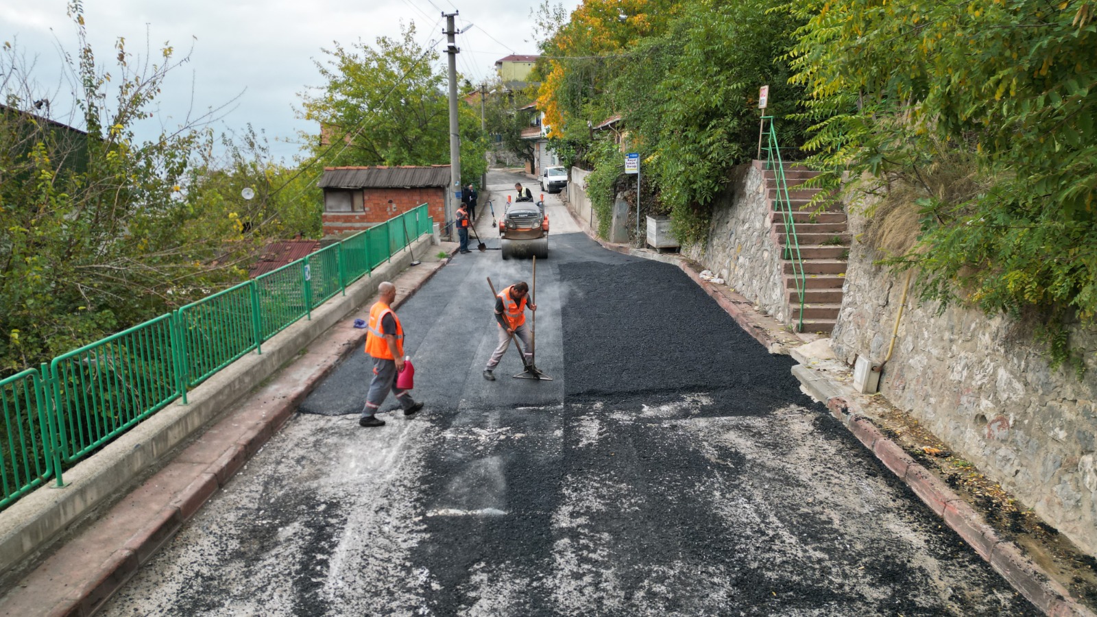 Izmit Belediyesi Koçal Sokak'ta ulasim konforunu arttiriyor (2)