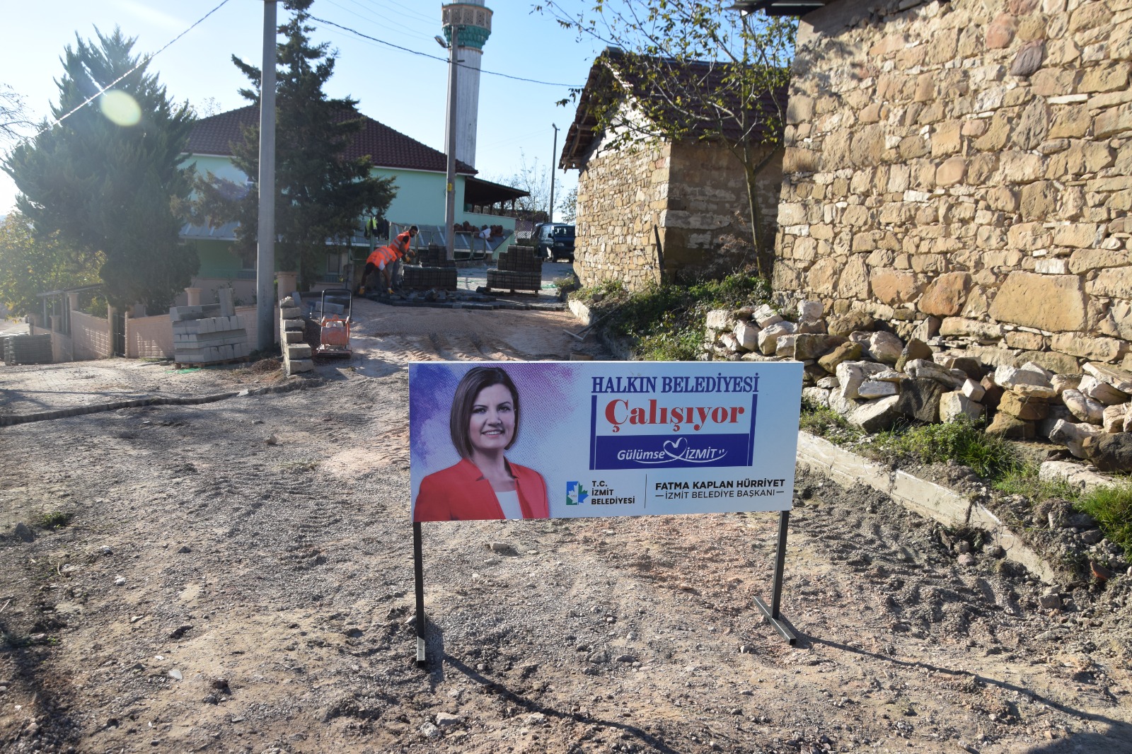 İzmit Belediyesi Sarışeyh’de altyapı sonrası bozulan parke yolları yeniledi (4)