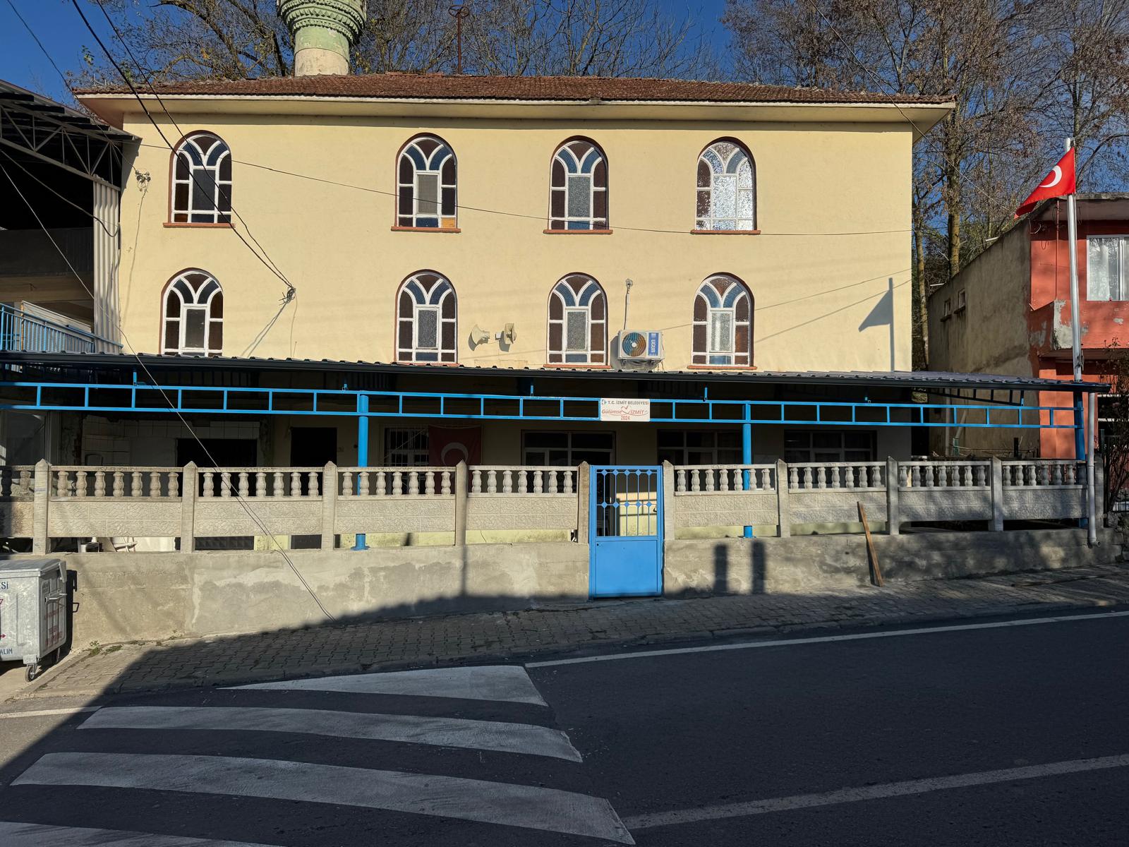 İzmit Belediyesinden Bulduk Piroğlu Camii’ne sundurma (1)