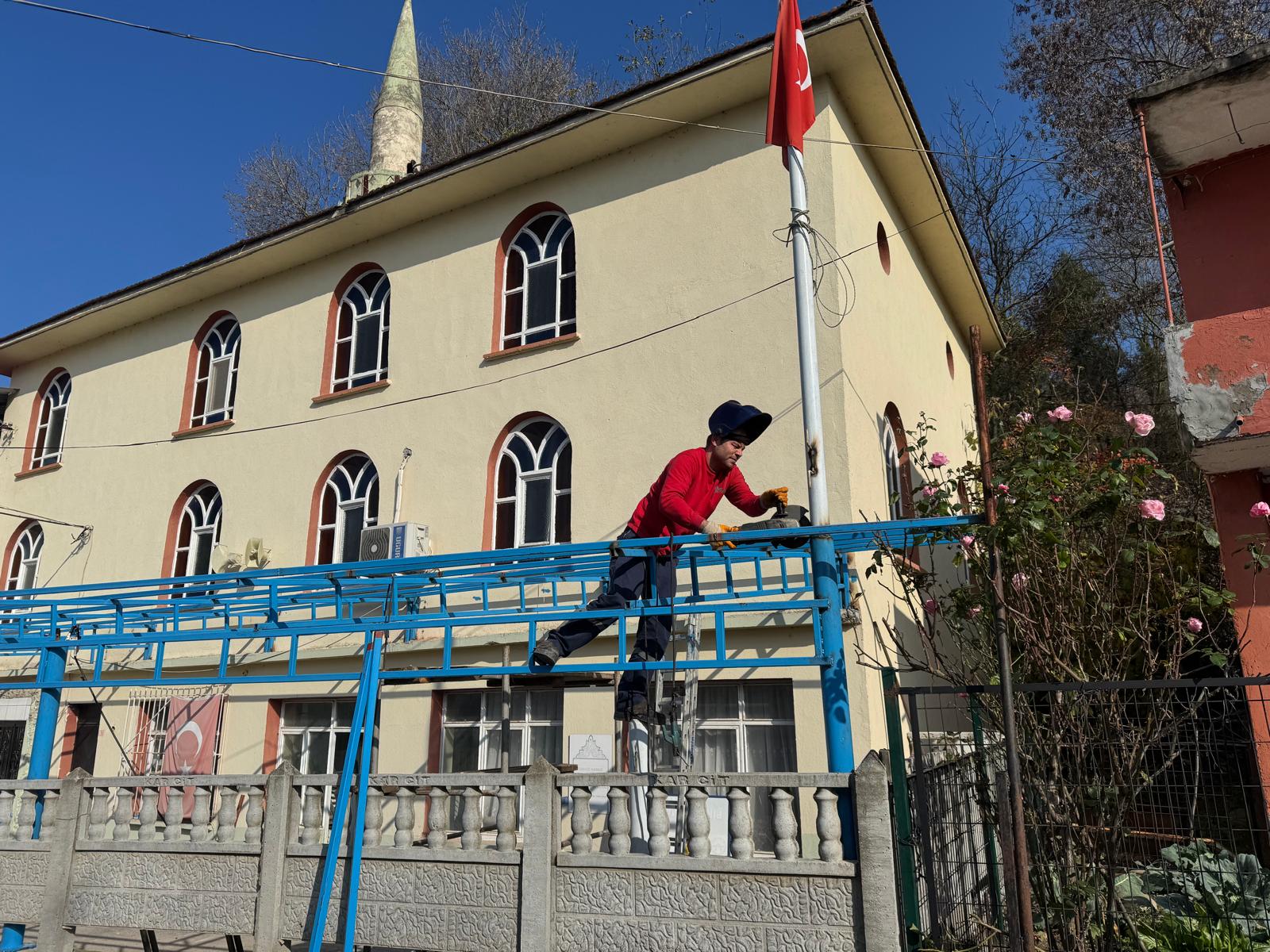 İzmit Belediyesinden Bulduk Piroğlu Camii’ne sundurma (3)