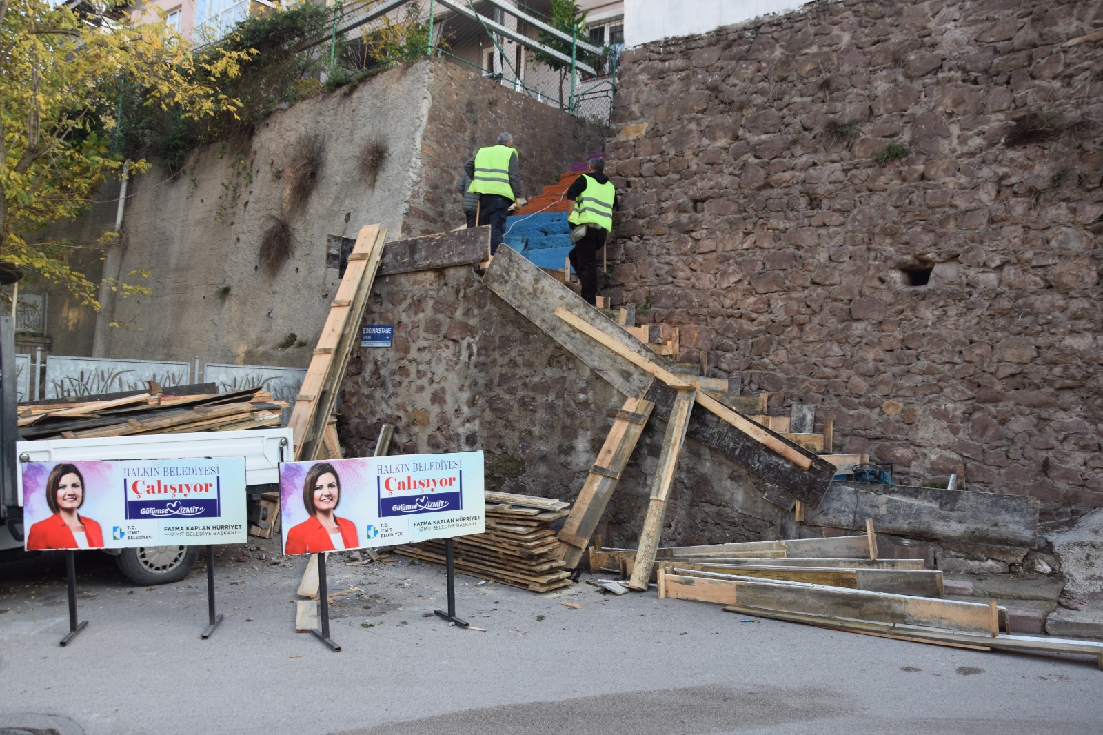 İzmit Belediyesinden Cedit’e yeni beton merdiven (2)