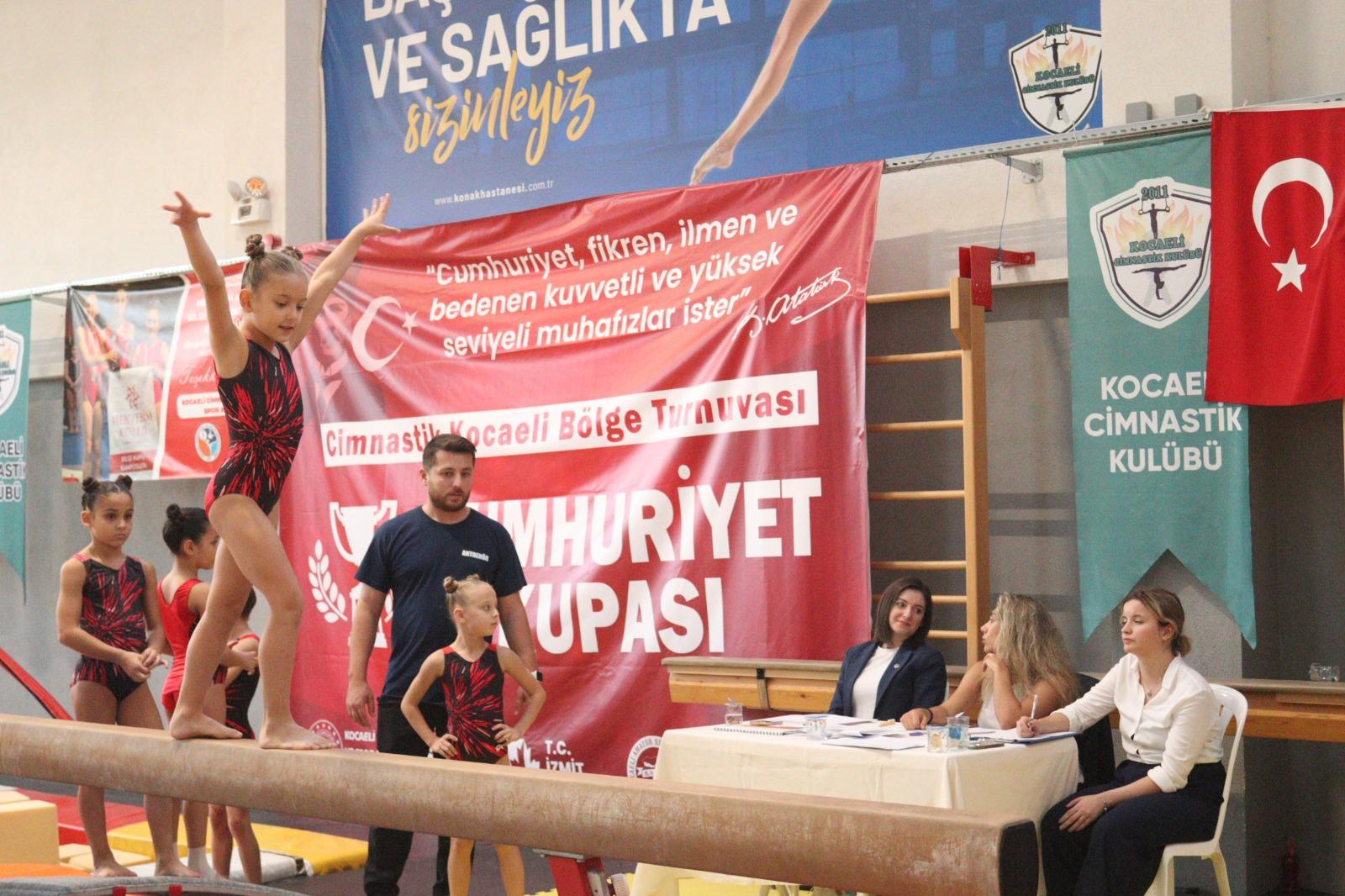 Izmit Belediyesinden Cumhuriyetin 101. yilina özel Cimnastik Turnuvasi (13)