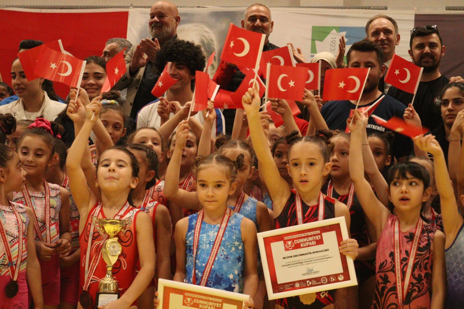 Izmit Belediyesinden Cumhuriyetin 101. yilina özel Cimnastik Turnuvasi (14)
