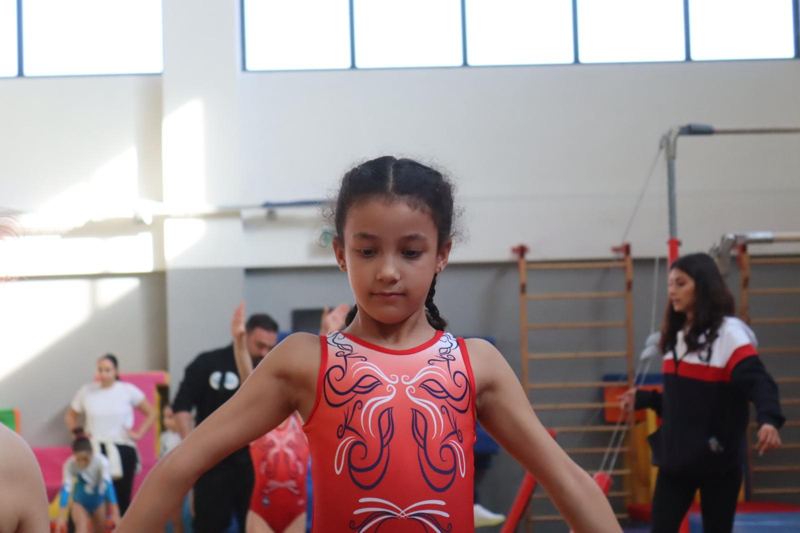 Izmit Belediyesinden Cumhuriyetin 101. yilina özel Cimnastik Turnuvasi (9)