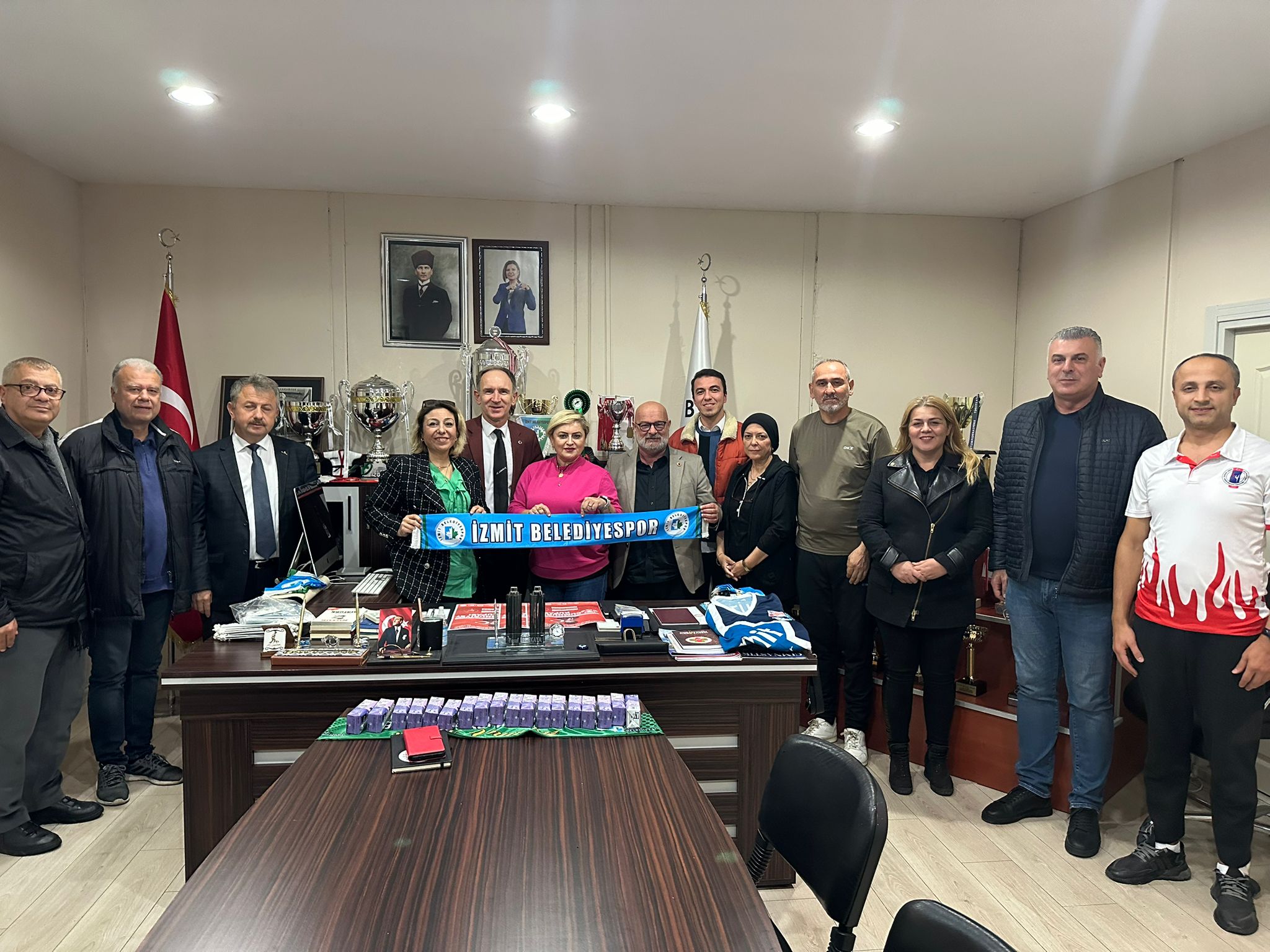 İzmit Belediyesinden Cumhuriyet’in 101. yılında cimnastik coşkusu (1)