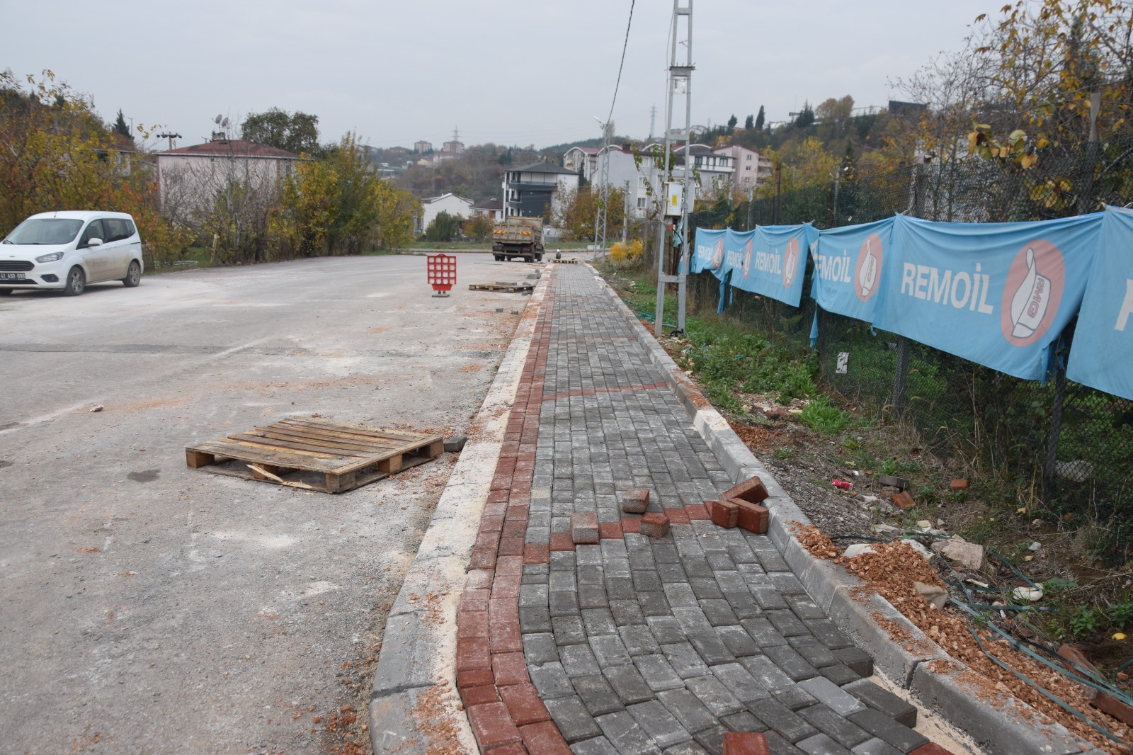İzmit Belediyesinden Hatipköy’e yeni ve güvenli kaldırımlar (5)