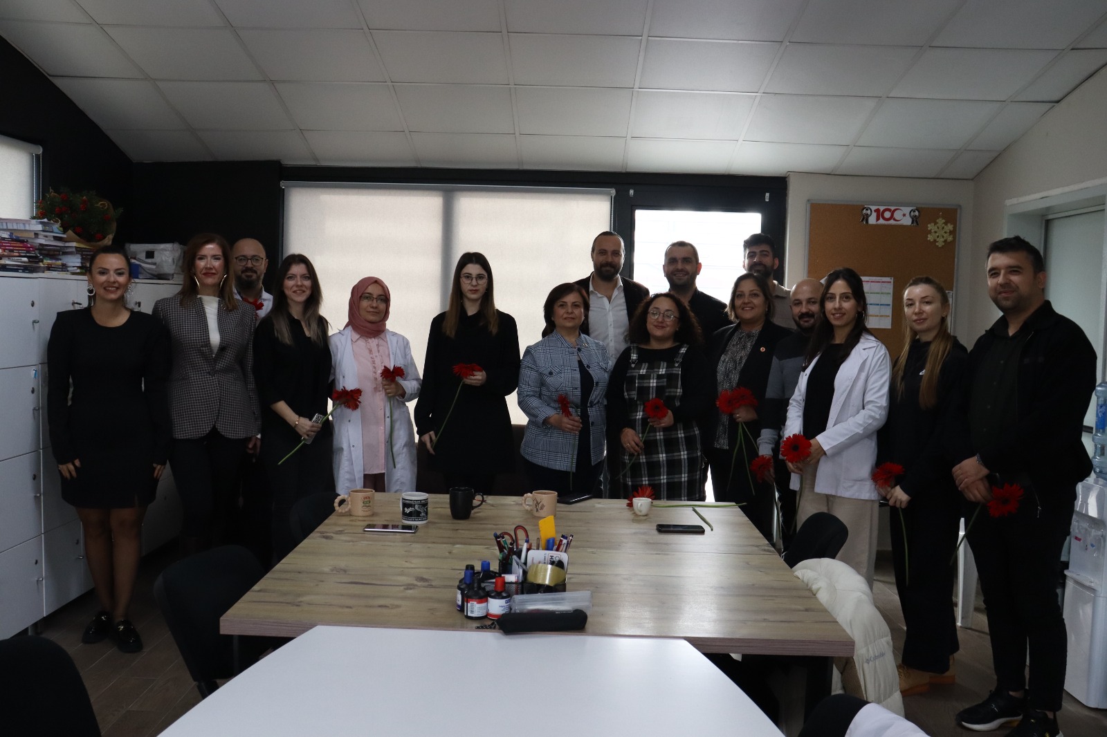 Izmit Belediyesinden ögretmenlere anlamli ziyaret (5)