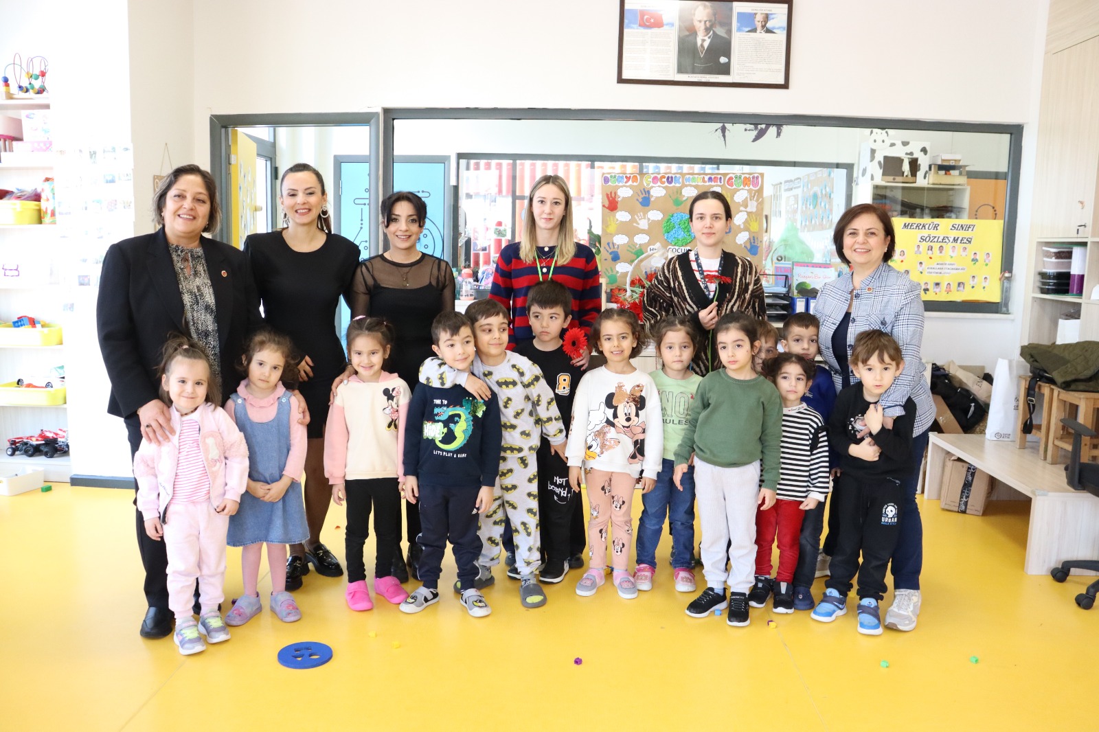 Izmit Belediyesinden ögretmenlere anlamli ziyaret (7)