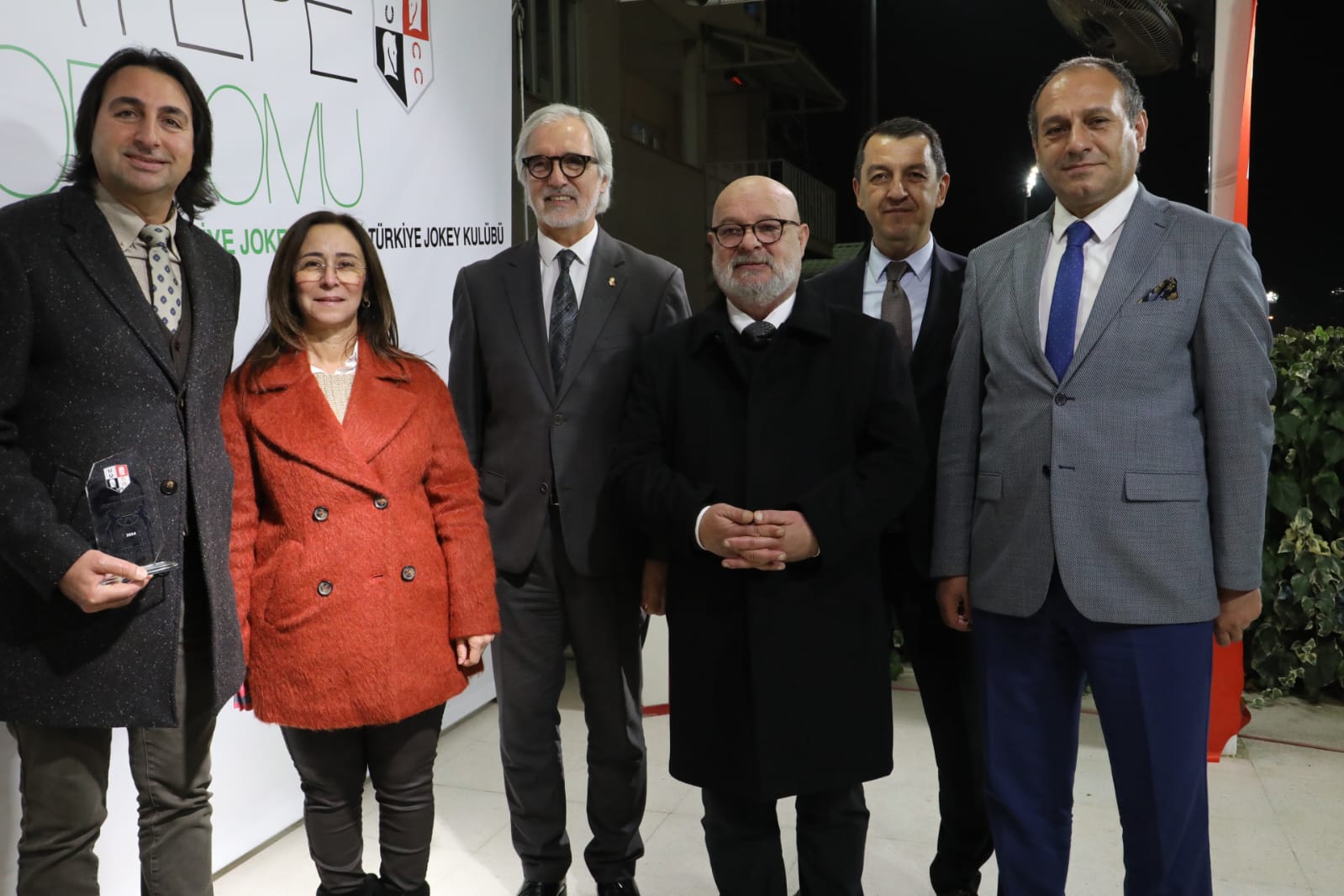 İzmit Koşusu’nda galibiyet kupasını Yaşar Kardaş takdim etti (5)