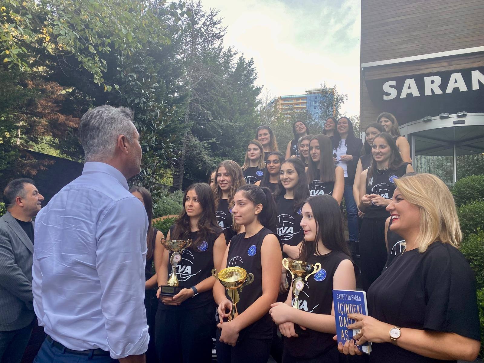 Sadettin Saran ve Başkan Hürriyet voleybol maçını izleyecek 1 (2)