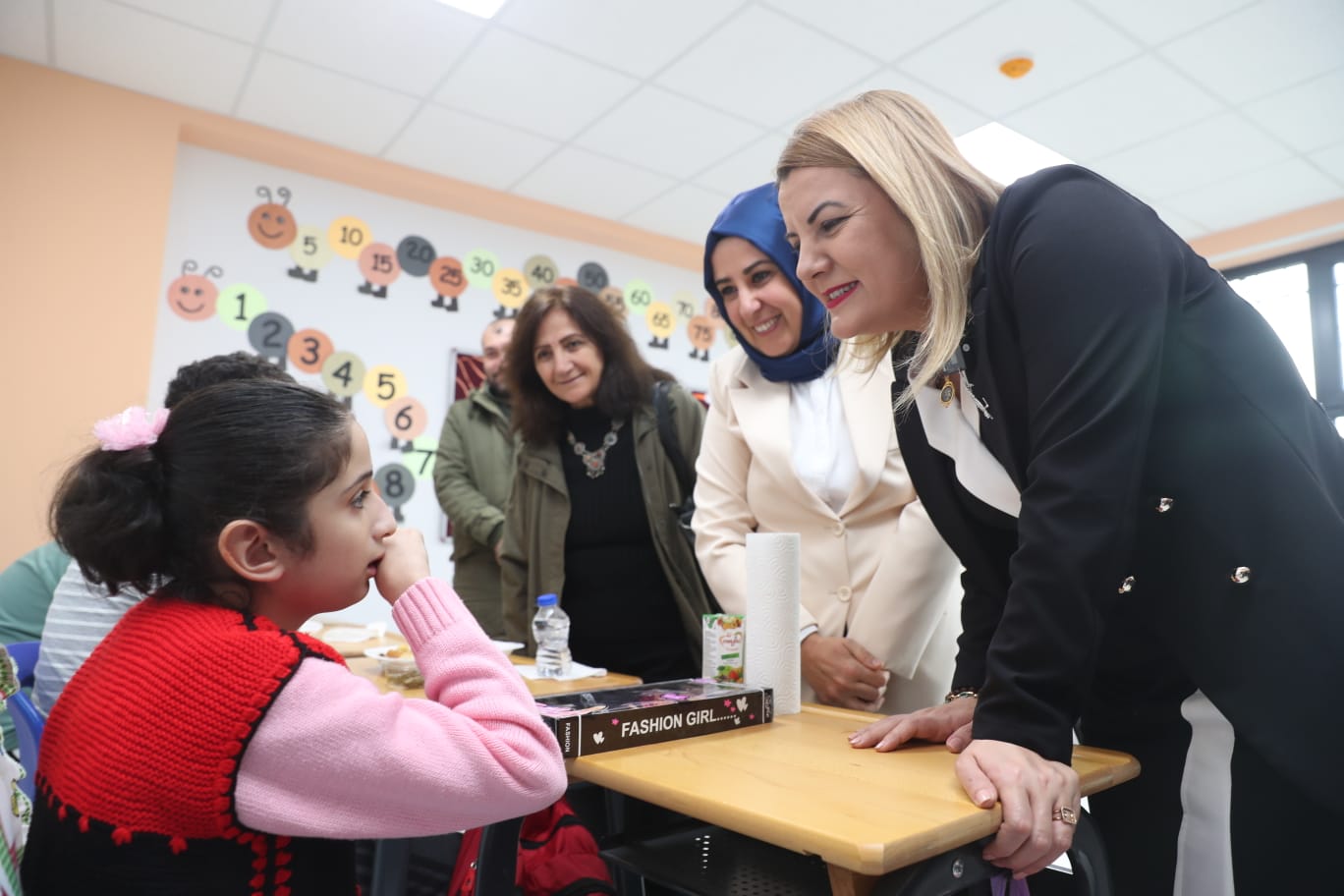 Başkan Hürriyet, sevgi ve dayanışma dolu günde özel öğrencilerle buluştu (11)