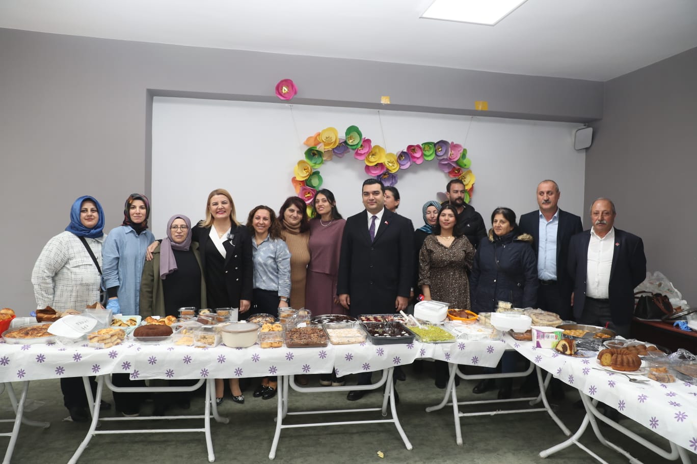 Başkan Hürriyet, sevgi ve dayanışma dolu günde özel öğrencilerle buluştu (12)