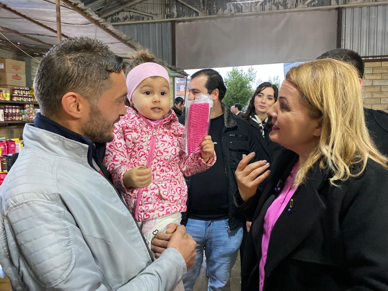 Başkan Hürriyet’e Kandıra Pazar'ında yoğun ilgi ve teşekkür! (2)