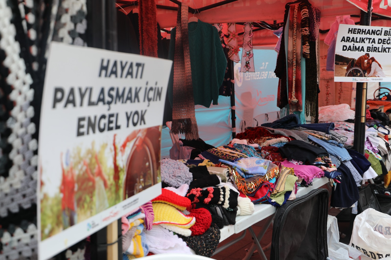 Engelliler Günü el emeği stantları İzmit Belediyesi önünde vatandaşları bekliyor (7)