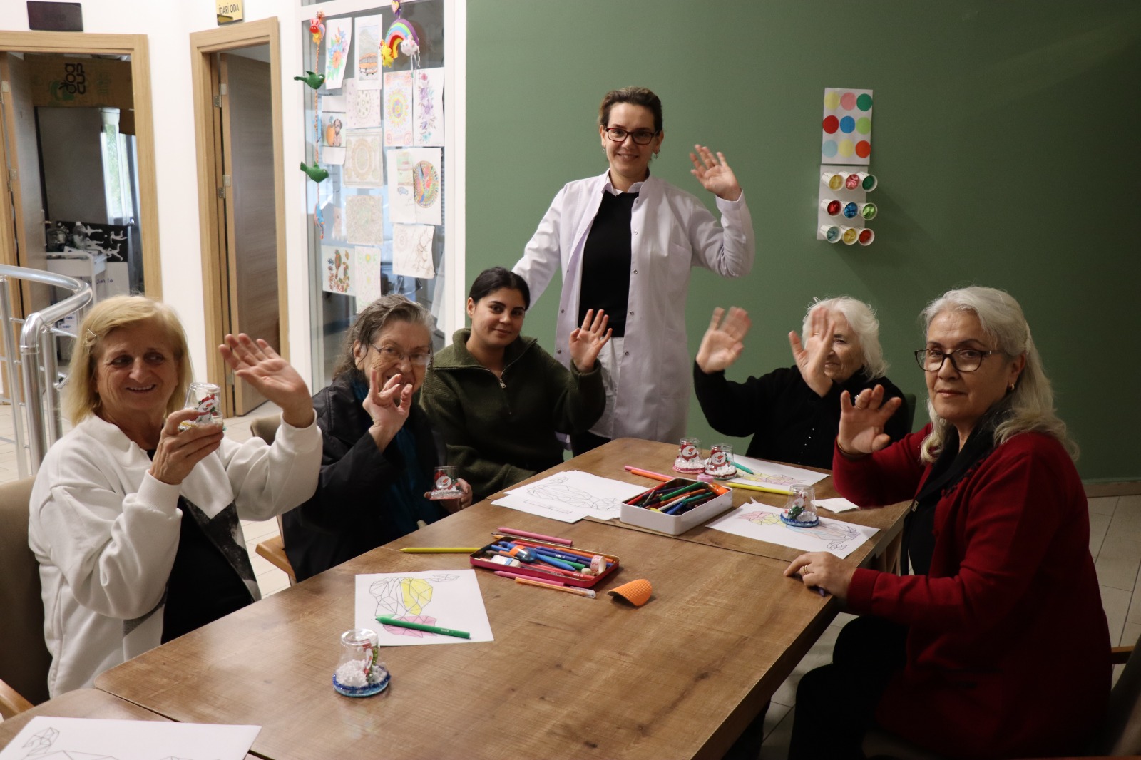 İzmit Belediyesi Alzheimer Yaşam Evi hastalara ve ailelerine güvenli bir alan sunuyor (3)