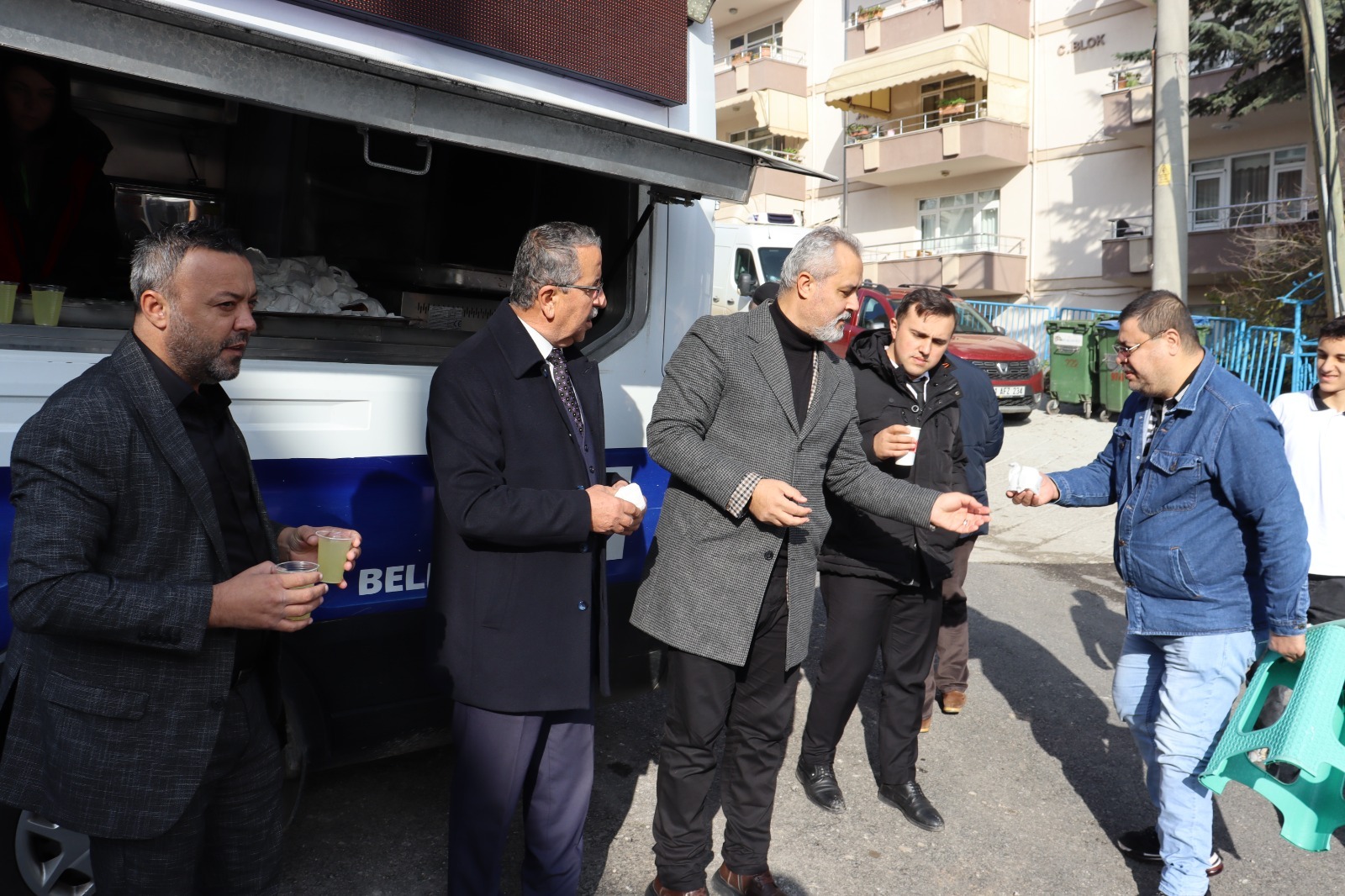 Izmit Belediyesi, Cuma Namazi sonrasi Oguz Camii cemaati ile bir araya geldi (1)