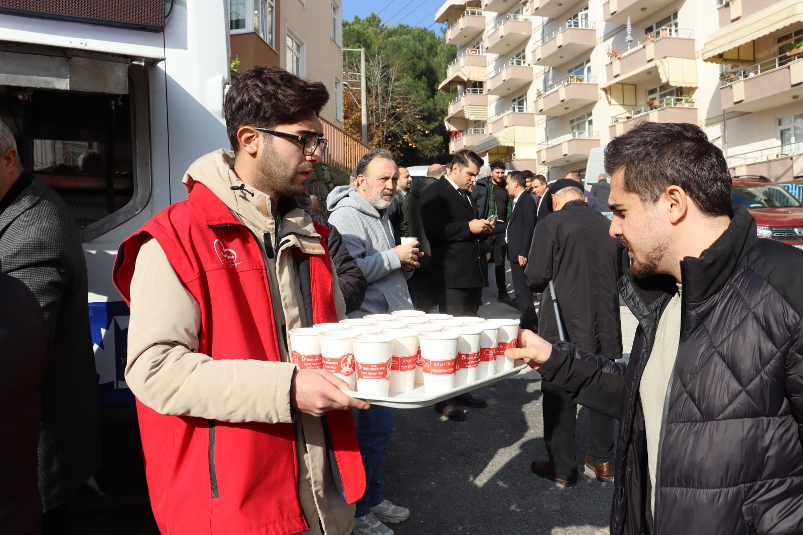 Izmit Belediyesi, Cuma Namazi sonrasi Oguz Camii cemaati ile bir araya geldi (12)