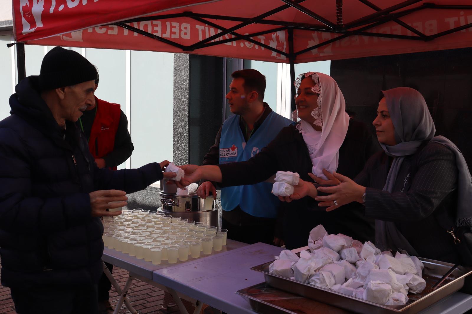 Izmit Belediyesi, Cuma Namazi sonrasi Tepecik Camii cemaati ile bulustu (7)