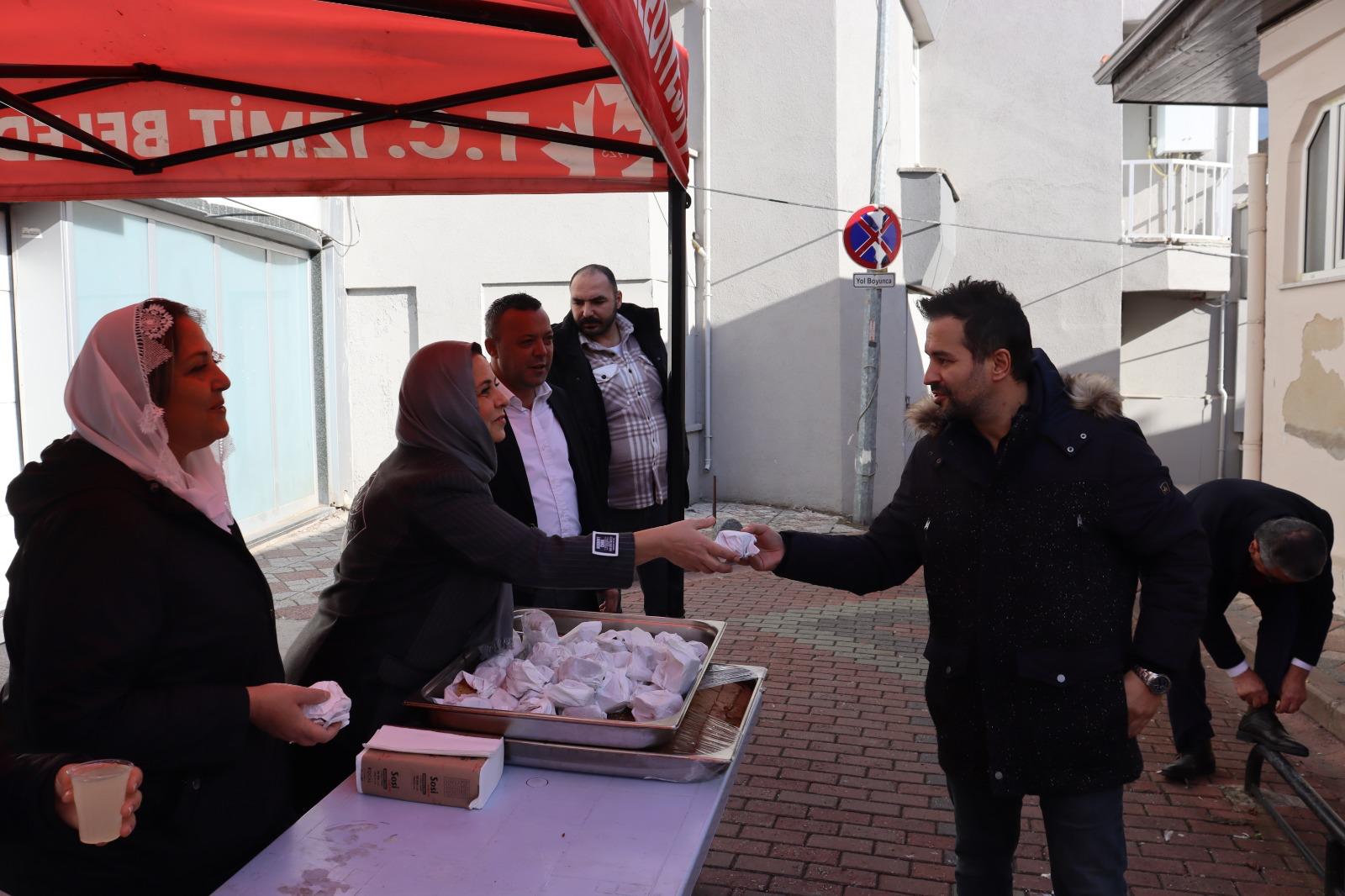 Izmit Belediyesi, Cuma Namazi sonrasi Tepecik Camii cemaati ile bulustu (8)