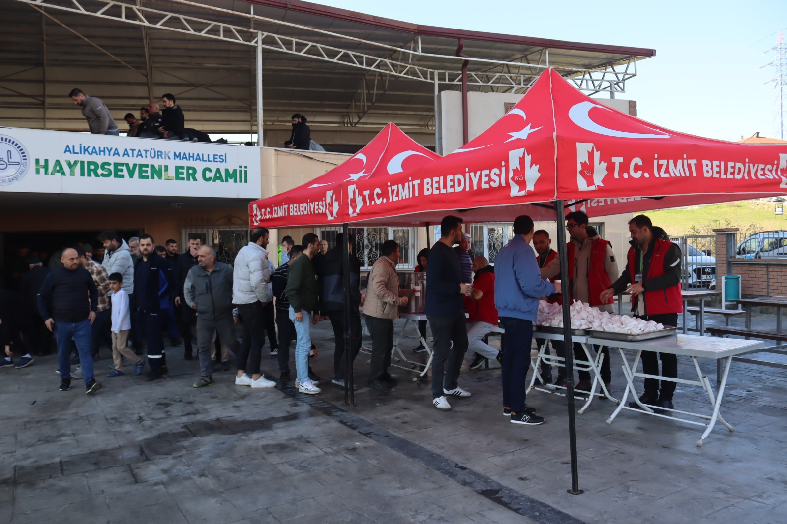 Izmit Belediyesi, Hayirsevenler Camii cemaati ile bulustu (1)