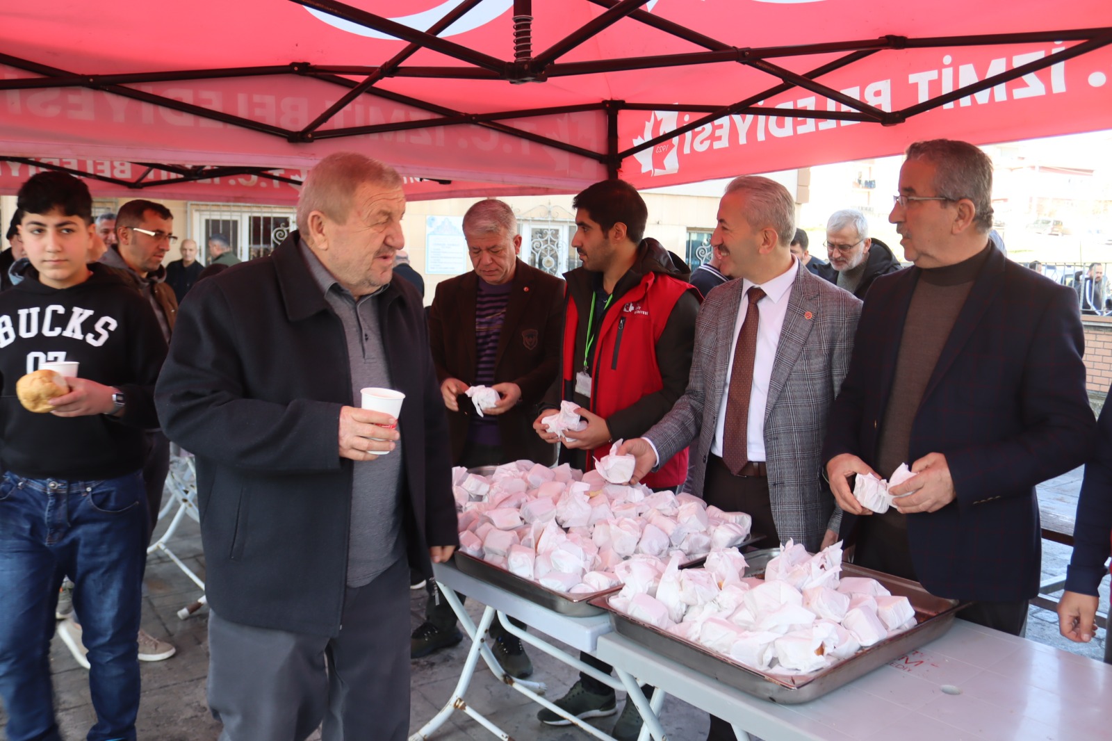 Izmit Belediyesi, Hayirsevenler Camii cemaati ile bulustu (2)