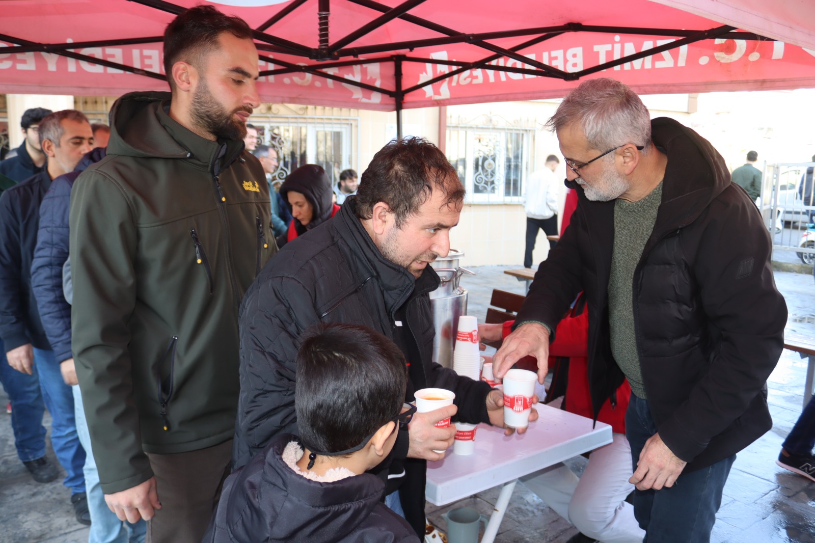 Izmit Belediyesi, Hayirsevenler Camii cemaati ile bulustu (4)