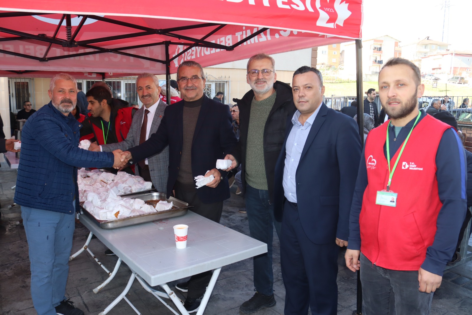 Izmit Belediyesi, Hayirsevenler Camii cemaati ile bulustu (6)