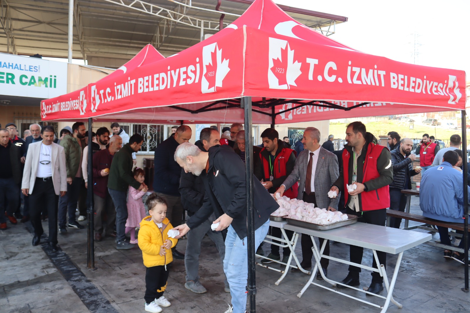 Izmit Belediyesi, Hayirsevenler Camii cemaati ile bulustu (8)