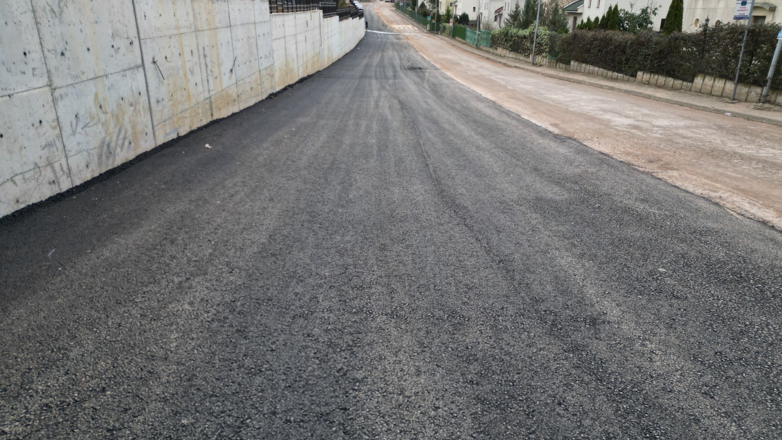 İzmit Belediyesi Tüysüzler’deki yol genişletme çalışmasını tamamladı (2)
