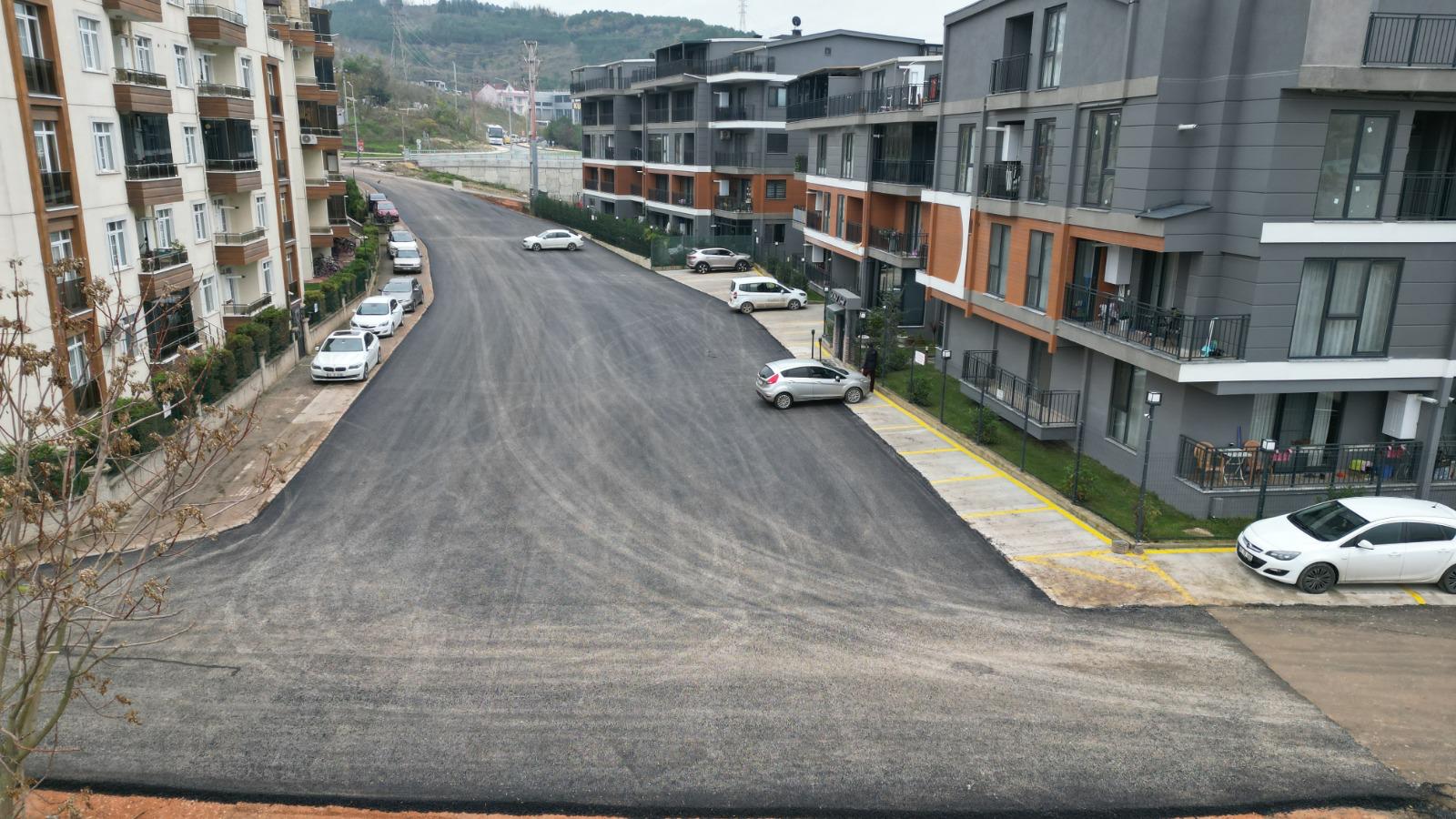 İzmit Belediyesi, Üzümlü Sokağı asfalt konforuna ulaştırdı (2)
