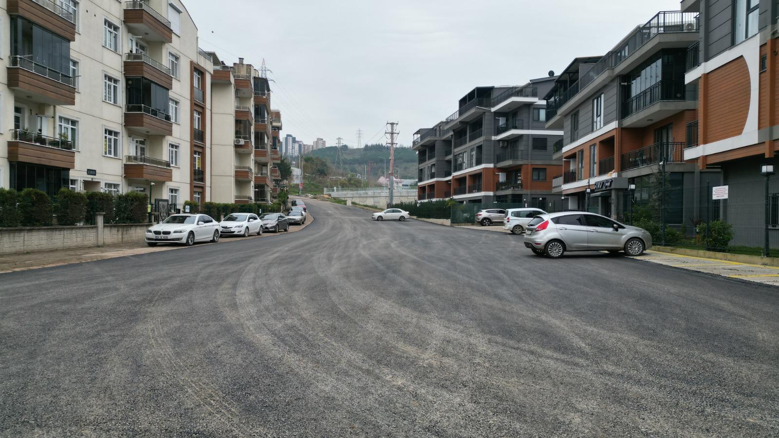 İzmit Belediyesi, Üzümlü Sokağı asfalt konforuna ulaştırdı (3)